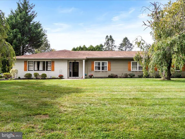 17 Hilltop Pl, Robbinsville, NJ 08691