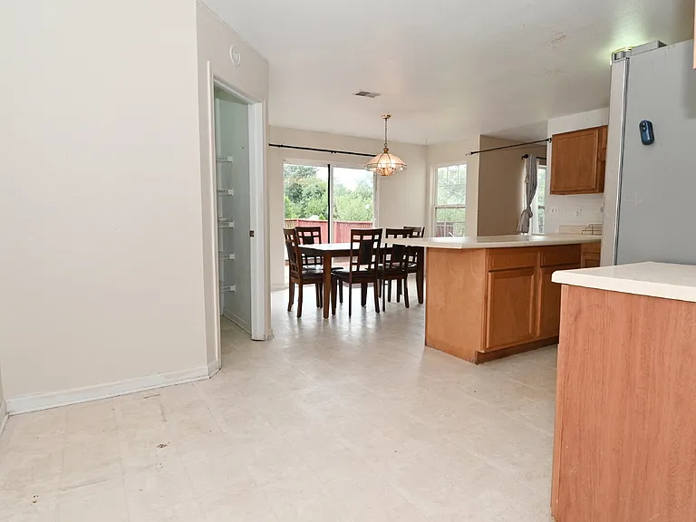 1043 Rentham Ln — Photo 32