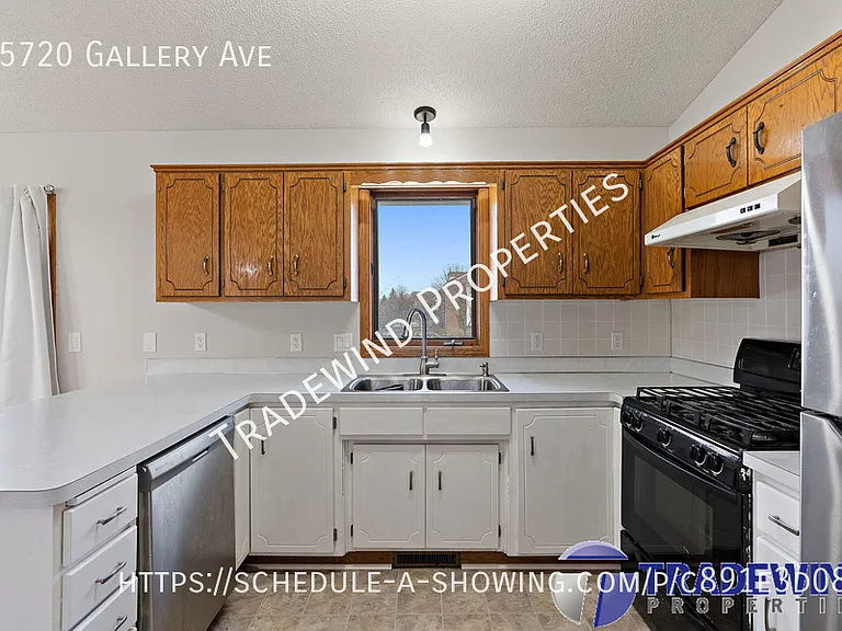 15720 Gallery Ave — Photo 2