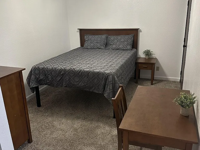 Sunrise Apartments — Photo 7