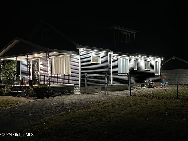 4th image of 3266 Taylor Street