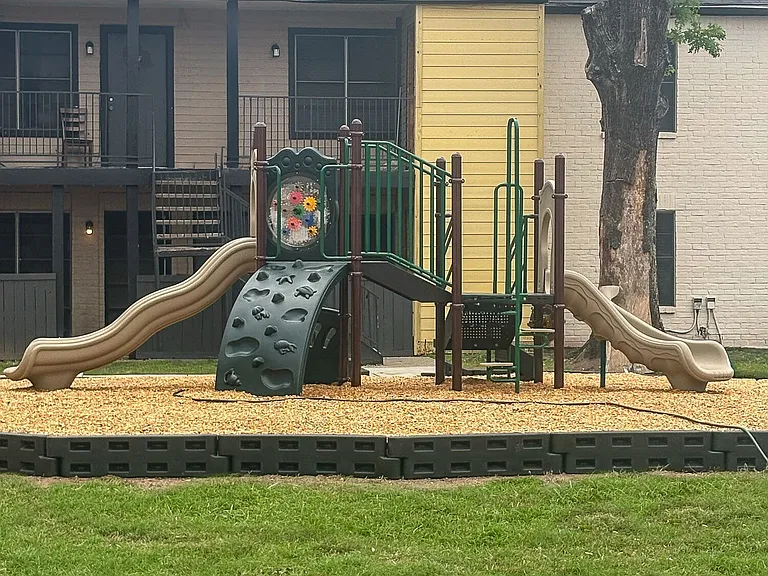 Avery Place — Photo 24