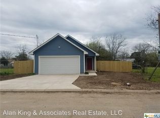 814 4th St, Seguin, TX 78155