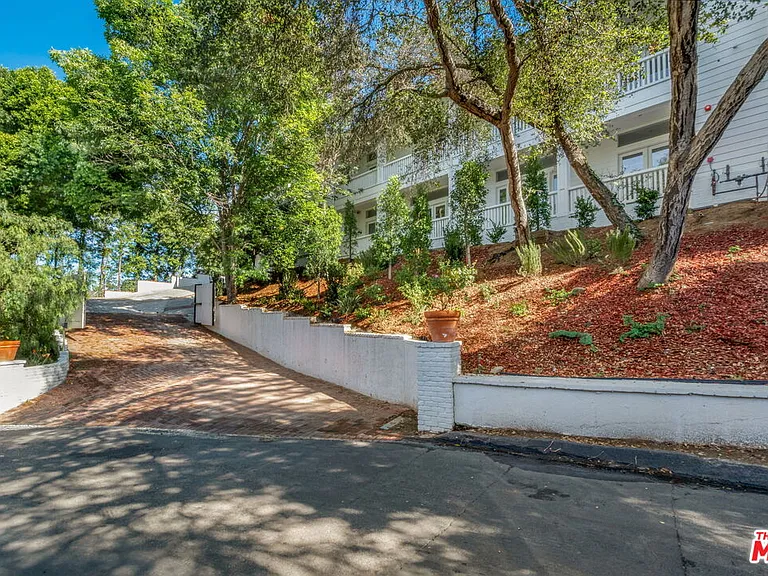 9669 Oak Pass Rd — Photo 3