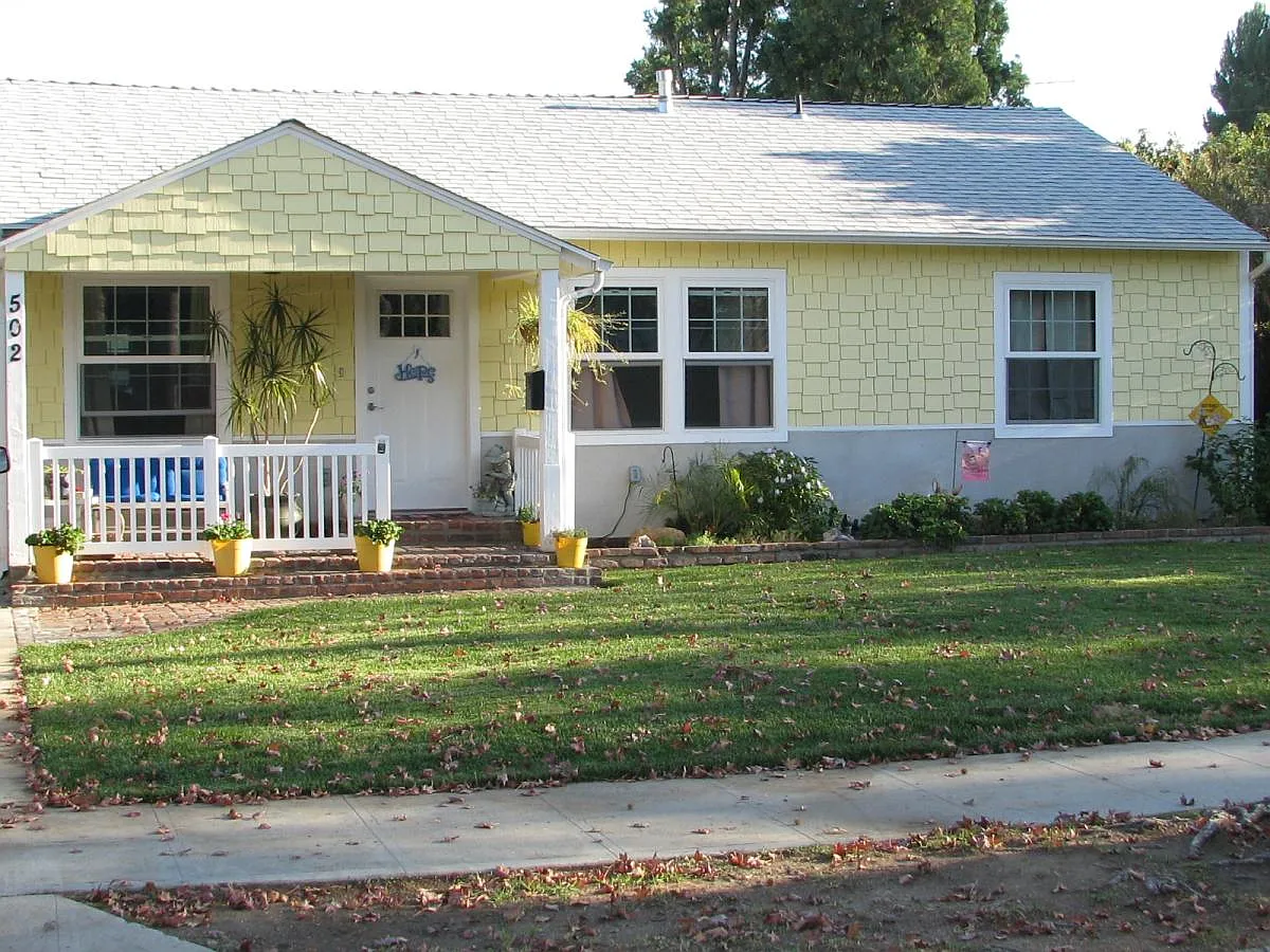 3 bed, 2.5 bath, 1750 sqft, $4,950 — Photo 2