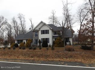 1029 Red Maple Ln, Stroudsburg, PA 18360