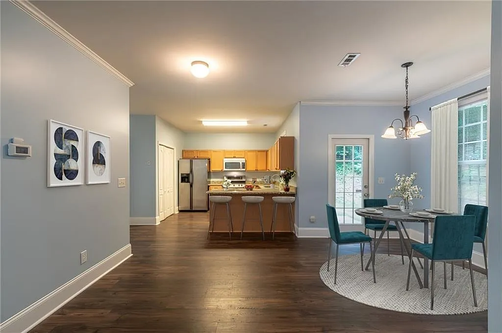 4 bed, 2.5 bath, 2349 sqft, $2,700 — Photo 4
