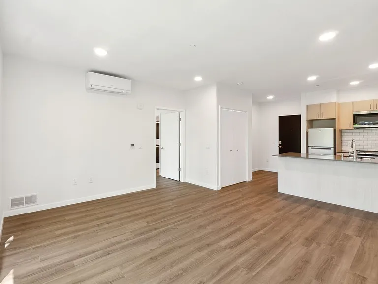 Plaid Apartments — Photo 36