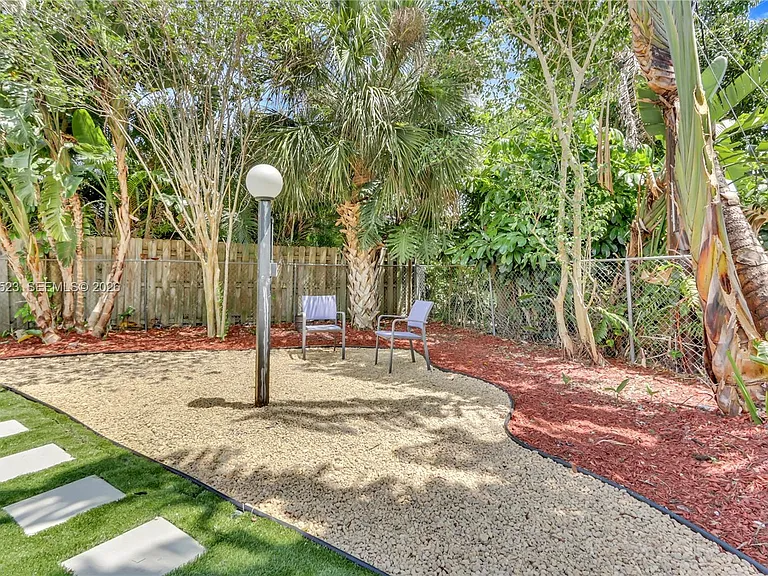 222 SE 11th Ct — Photo 20