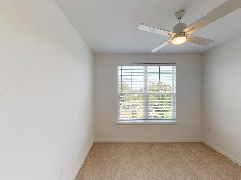Essex Luxe Apartments — Photo 102