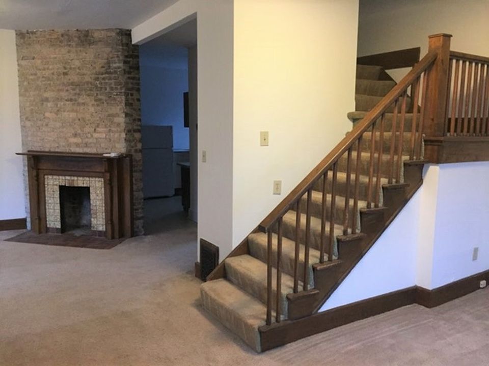 3 Bed / 1 Bath - 1,500 SF - Living Room