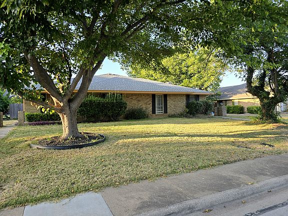 2nd image of 1001 Hunters Creek Dr