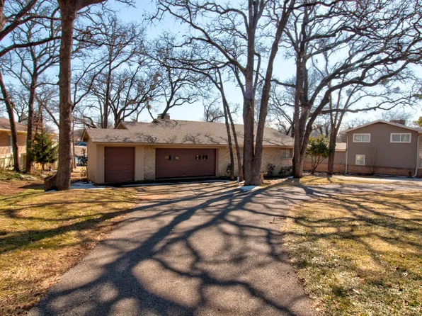 207 Kiowa Dr W, Lake Kiowa, TX 76240