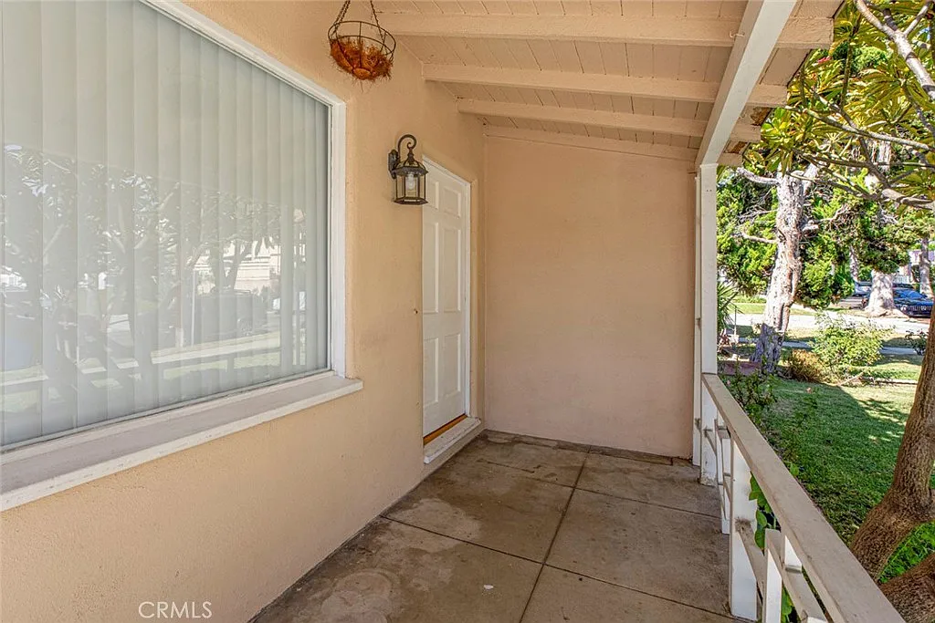 2 bed, 850 sqft, $3,200 — Photo 3
