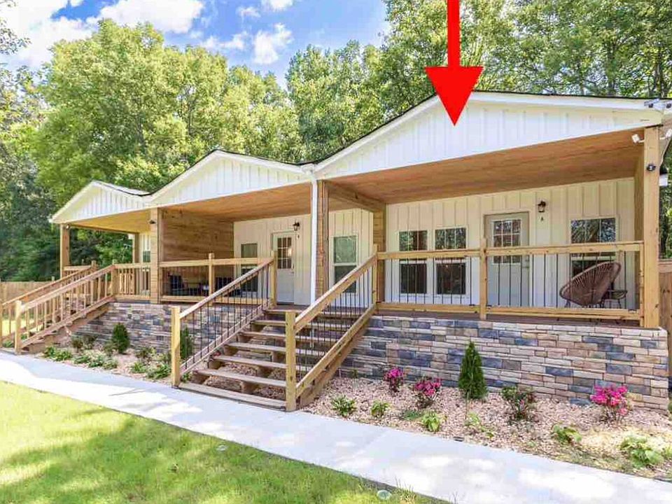 One large dwelling with three separate units in a row. Casa Cabana is the Unit on the right when facing the dwelling. Unit A.