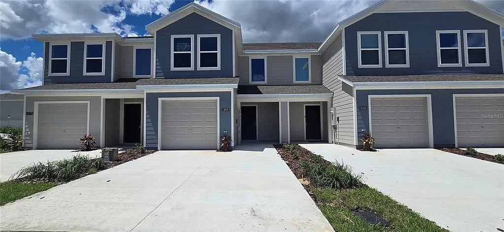3 bed, 2.5 bath, 1378 sqft, $2,000 — Photo 2