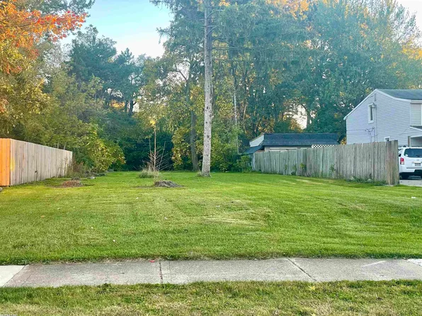 22518 Dorion St, Saint Clair Shores, MI 48082