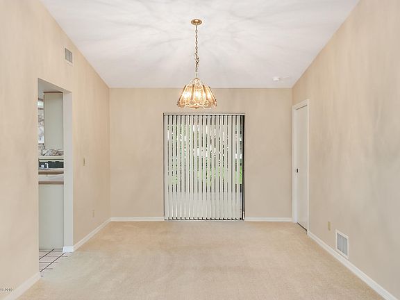 3rd image of 2274 Woodlawn Cir
