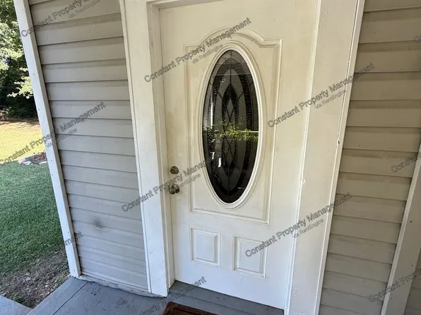 405 Atlanta St APT B, Barnesville, GA 30204