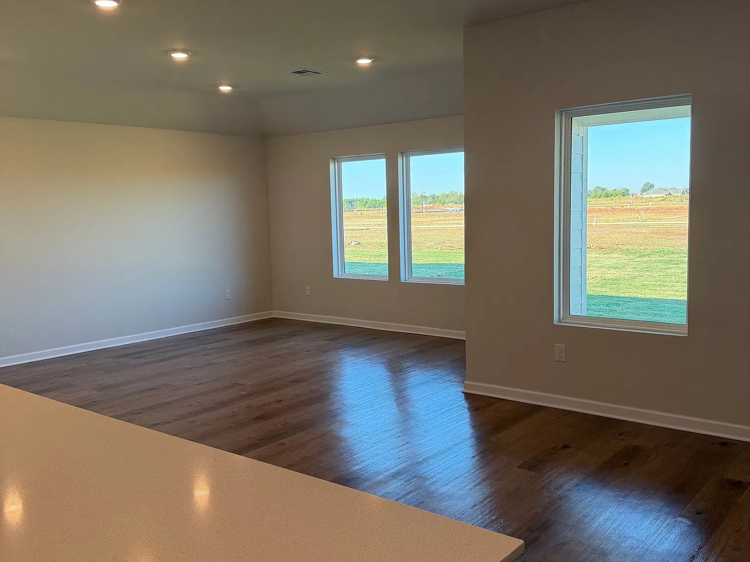 3 bed, 1576 sqft, $1,700 — Photo 4