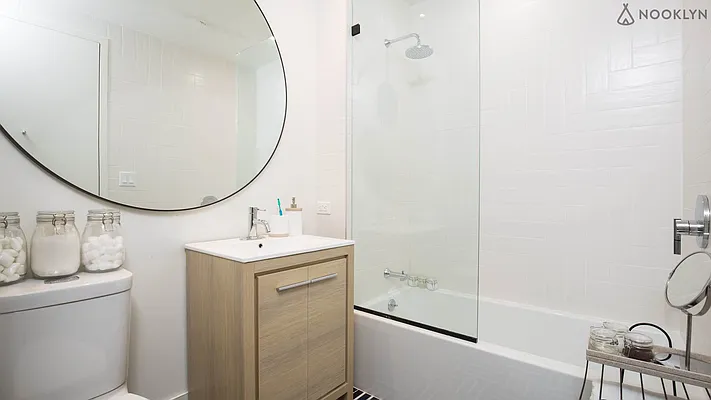 Rented by Nooklyn NYC LLC | media 25