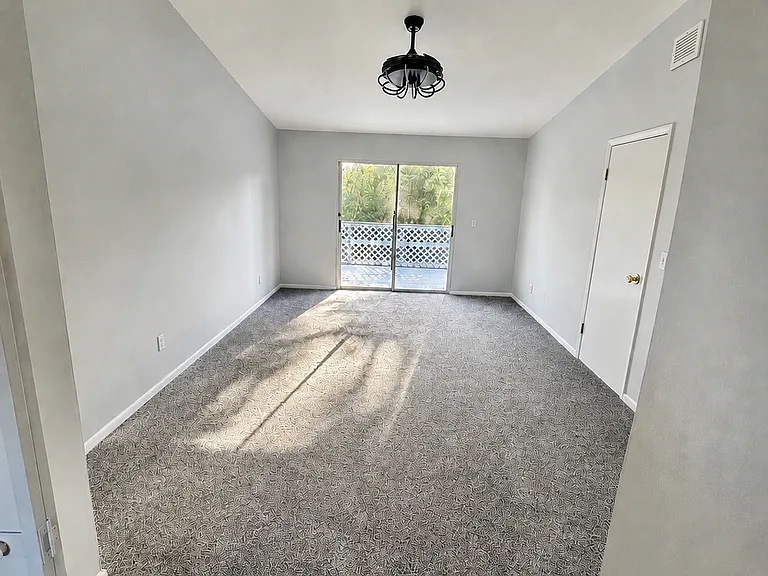 1326 SE 2nd Pl — Photo 8
