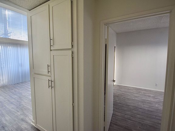 5th image of 11315 Moorpark St #18393405