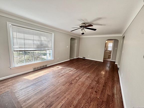 5th image of 13688 Vernon St