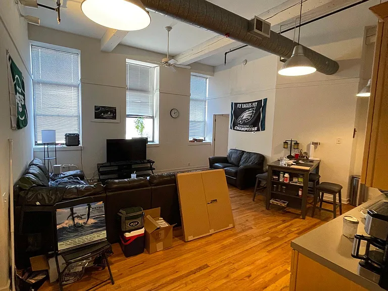 1015 Jefferson St #205 — Photo 3