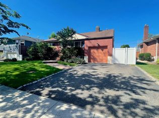 28 Irene Ln E, Plainview, NY 11803