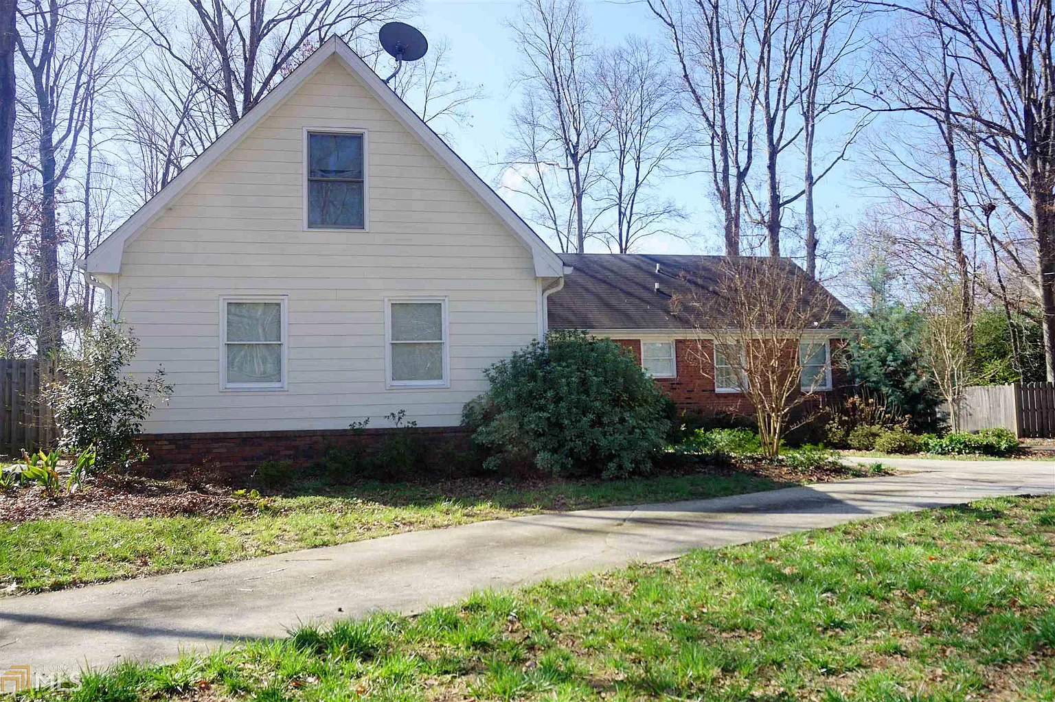 3157 Laurel Way photo 1
