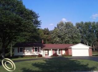 678 Bridgestone Dr, Rochester Hills, MI 48309