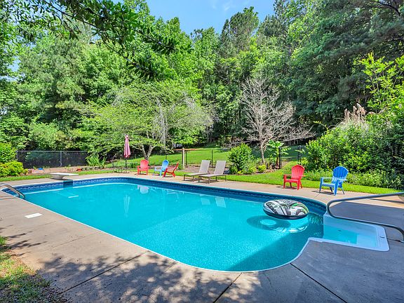 Huge pool with diving board!