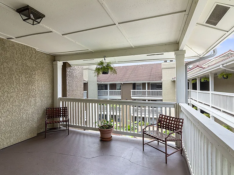 Lincoln Court — Photo 11