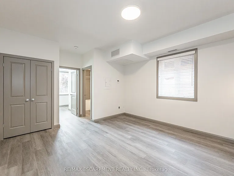 36 Grant Ave #1A — Photo 5