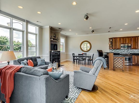 4th image of 1717 W Newport Ave APT 1