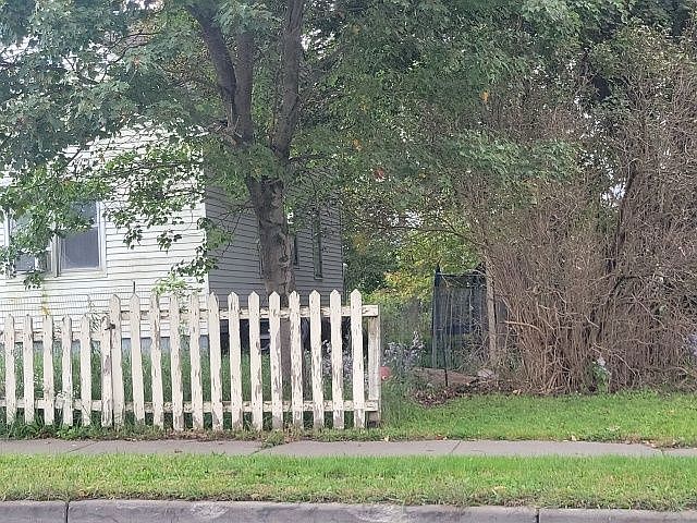 2nd image of 121 Oneida St