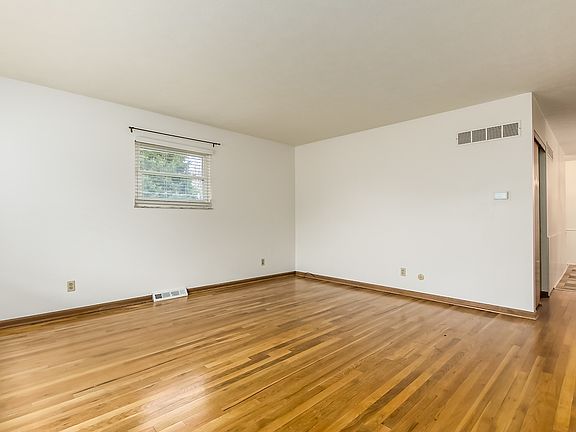 4th image of 5046 Heathmoor Dr #1
