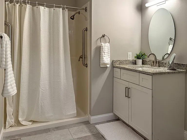 66 Hawthorne Dr — Photo 17