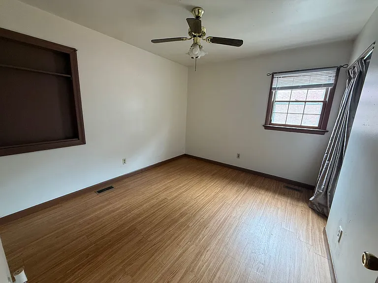 1017 Vance St E — Photo 6