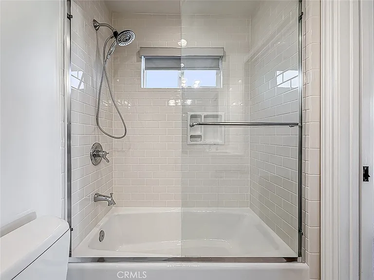 5960 Balcom Ave — Photo 29