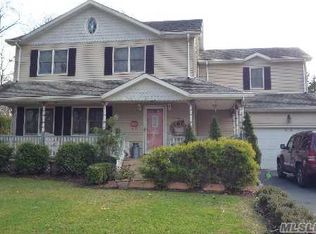 28 E Loines Ave, Merrick, NY 11566