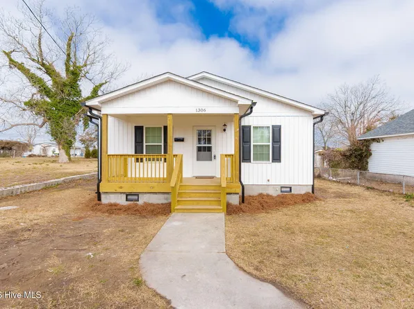 1306 Fisher St, Morehead City, NC 28557