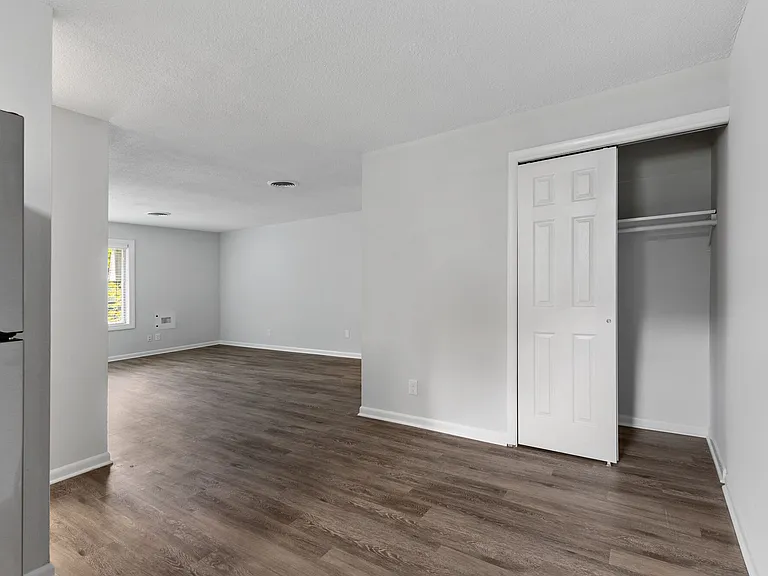 Tall Oaks Apartments — Photo 14