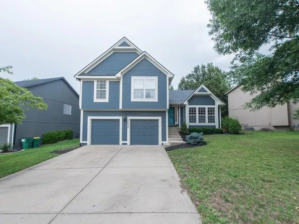 22030 W 51st Ter, Shawnee, KS 66226