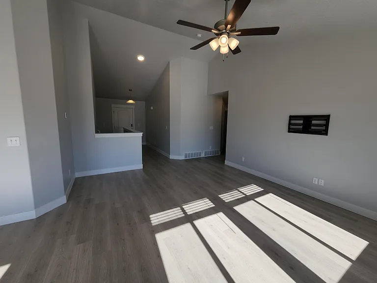 439 E Hill View Dr — Photo 34