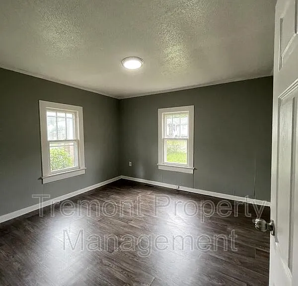 2702 Woodside St — Photo 6