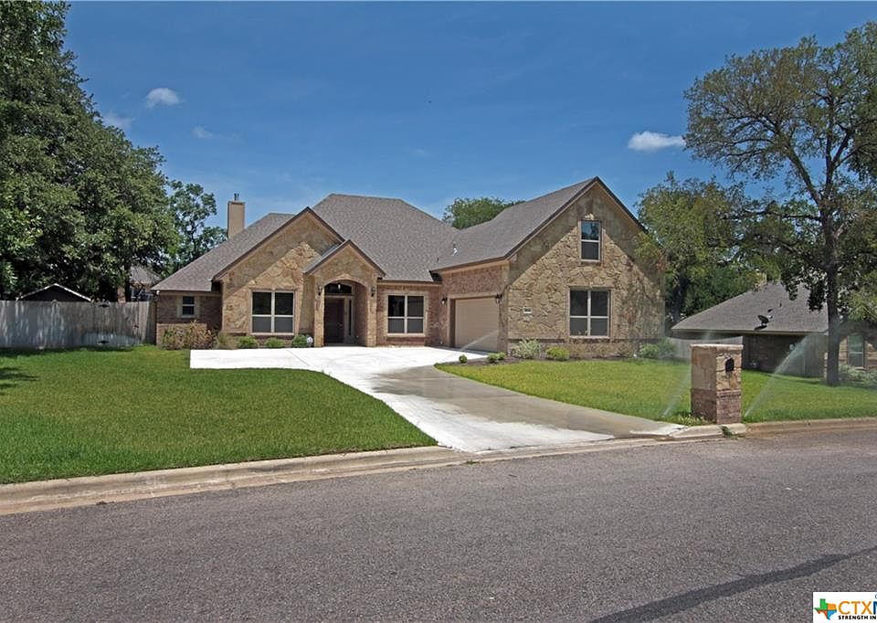 1st image of 213 Shady Oaks Cir