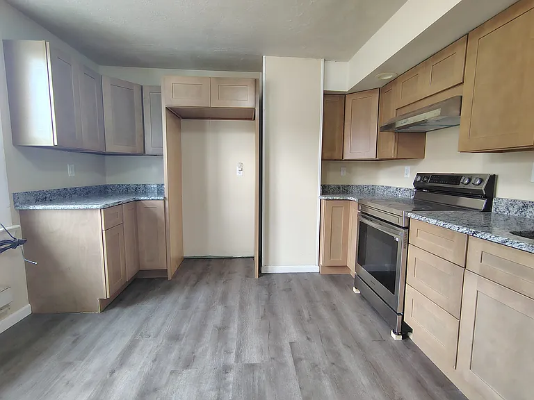 819 W 4th St #2 — Photo 3