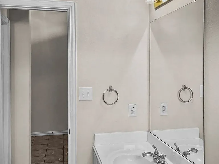 6220 Reddenson Dr — Photo 12